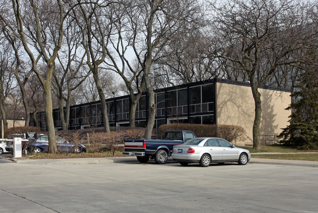 La Salle in Detroit, MI - Foto de edificio