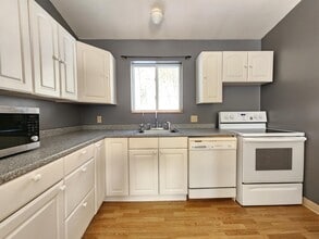 116 Pine Trail in Holden, ME - Building Photo - Building Photo