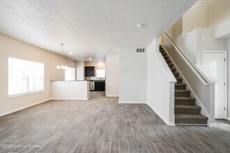 8421 Warbler Br Wy in Louisville, KY - Building Photo - Building Photo