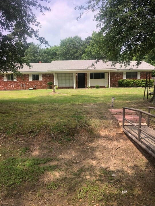 297 Glendon St in Gladewater, TX - Building Photo