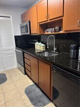 200 Lakeview Dr, Unit 313 in Weston, FL - Foto de edificio - Building Photo