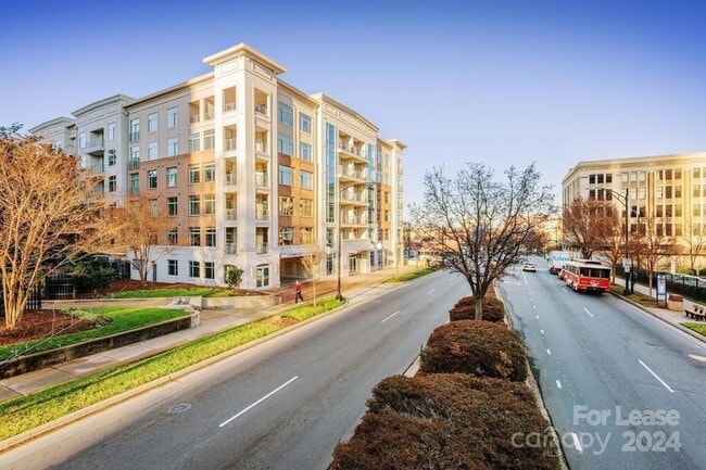 425 W Trade St, Unit 1GR in Charlotte, NC - Building Photo - Building Photo