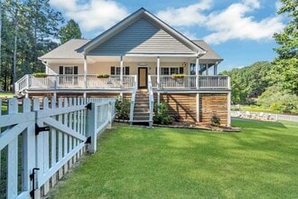 219 E River Bend Dr in Eatonton, GA - Building Photo - Building Photo