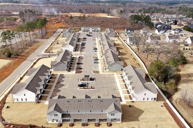 1021 Peony Ln in Youngsville, NC - Foto de edificio - Building Photo