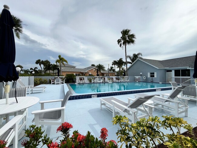 1410 Malibu Cir NE in Palm Bay, FL - Building Photo - Building Photo