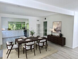 358 N San Vicente Blvd in West Hollywood, CA - Building Photo