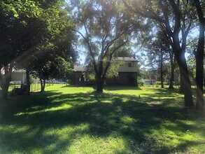 10255 Wayne Rd in Livonia, MI - Foto de edificio - Building Photo