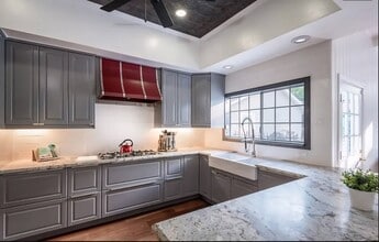 10429 Wheatland Ave in Sunland, CA - Building Photo - Building Photo