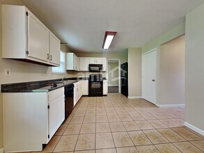 3300 Whispering Woods Dr in Amelia, OH - Building Photo - Building Photo