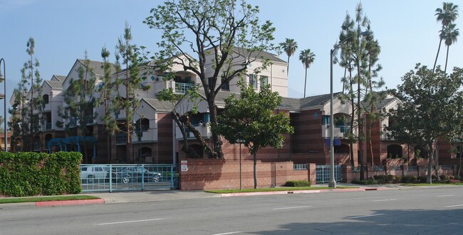 Silvercrest Residence Pasadena in Pasadena, CA - Building Photo - Building Photo