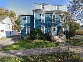 111 Cottage St in Lockport, NY - Building Photo