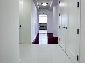 10 City Pl in White Plains, NY - Building Photo - Building Photo