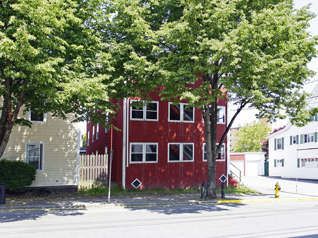 24 Hill St in Biddeford, ME - Foto de edificio - Building Photo