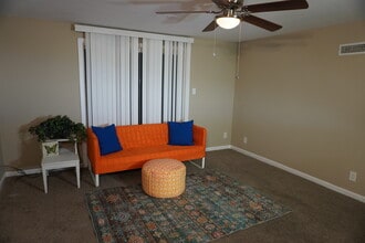 7936 Wynbrook Rd in Baltimore, MD - Foto de edificio - Building Photo