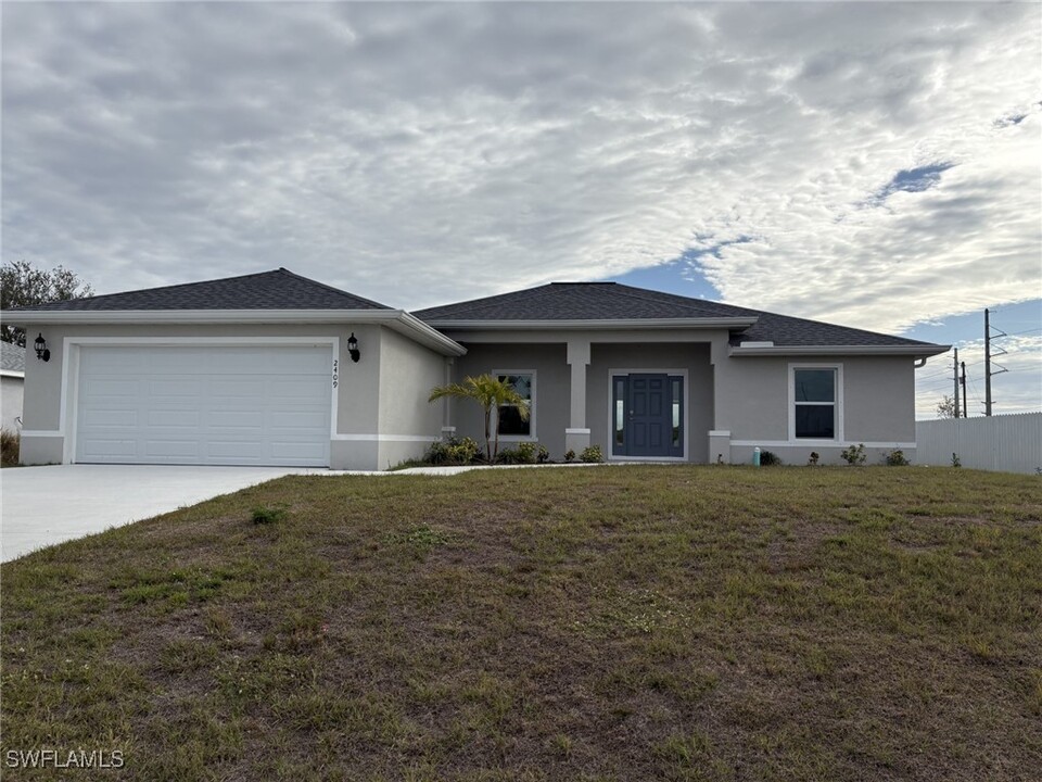 2409 Nelson Rd N in Cape Coral, FL - Building Photo