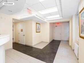 137 E 67th St in New York, NY - Building Photo - Building Photo