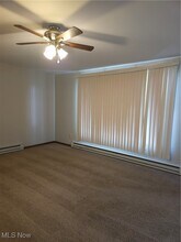 525 S Marion Ave in Louisville, OH - Foto de edificio - Building Photo