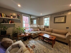 4 Rockwell St, Unit 1 in Cambridge, MA - Foto de edificio - Building Photo