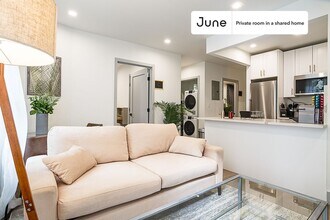 Room in Shared 3 bed/2 bath home in New York, NY - Building Photo - Building Photo