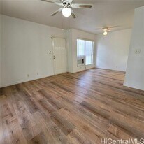 525 Mananai Pl in Honolulu, HI - Building Photo