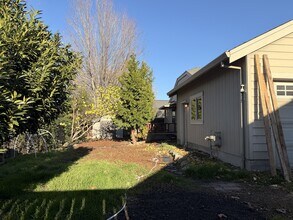 164 Graham Way in Talent, OR - Building Photo - Building Photo