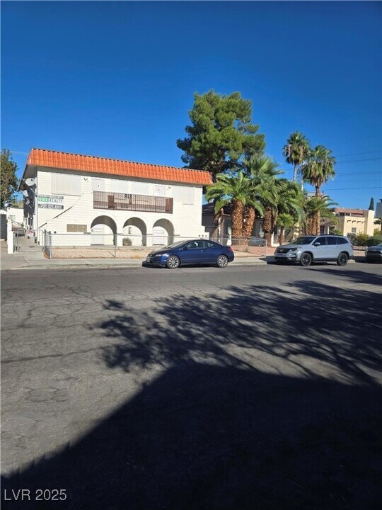 818 S 7th St in Las Vegas, NV - Building Photo
