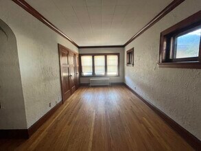 5219 S Lake Dr in Cudahy, WI - Building Photo - Building Photo