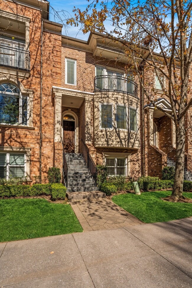 property at 36 Waterway Ct