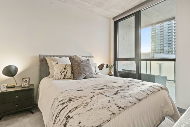 1351 W Lake St in Chicago, IL - Building Photo - Building Photo