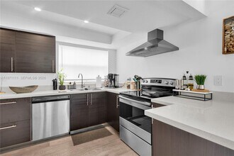 830 NW 87th Ave in Miami, FL - Building Photo - Building Photo