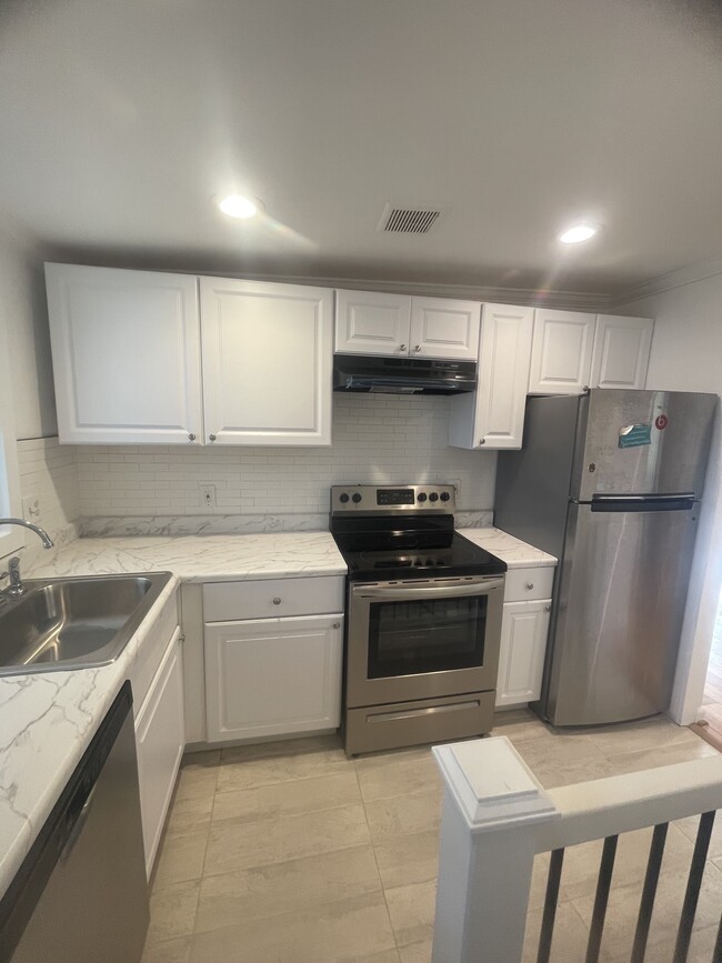 property at 822 Warburton Ln