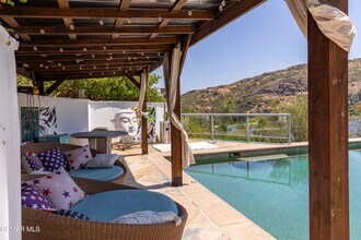 2094 Trentham Rd in Lake Sherwood, CA - Building Photo - Building Photo