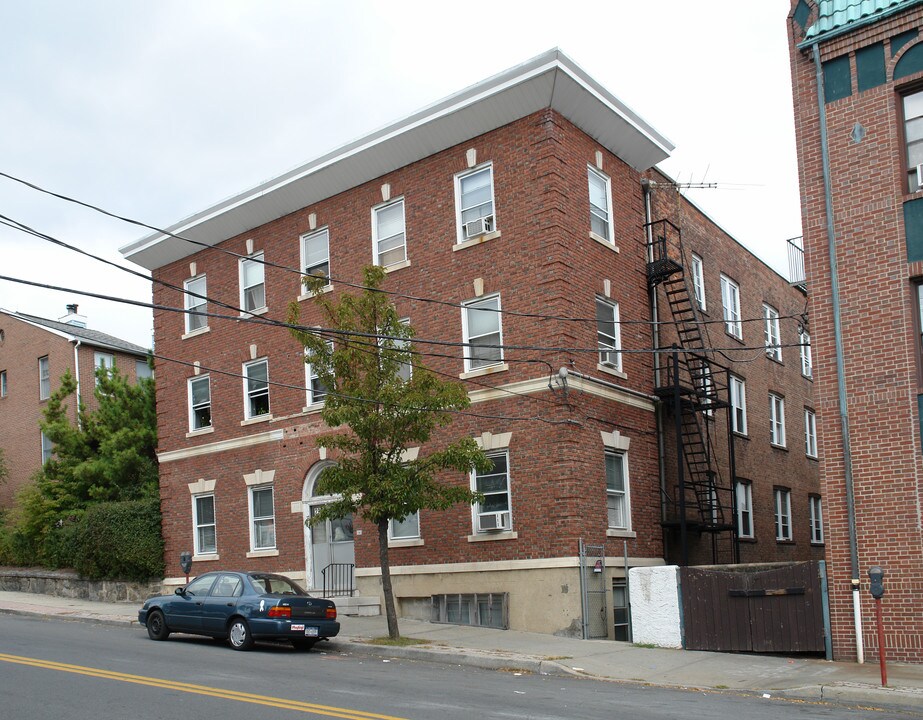 227 Irving Ave in Port Chester, NY - Foto de edificio