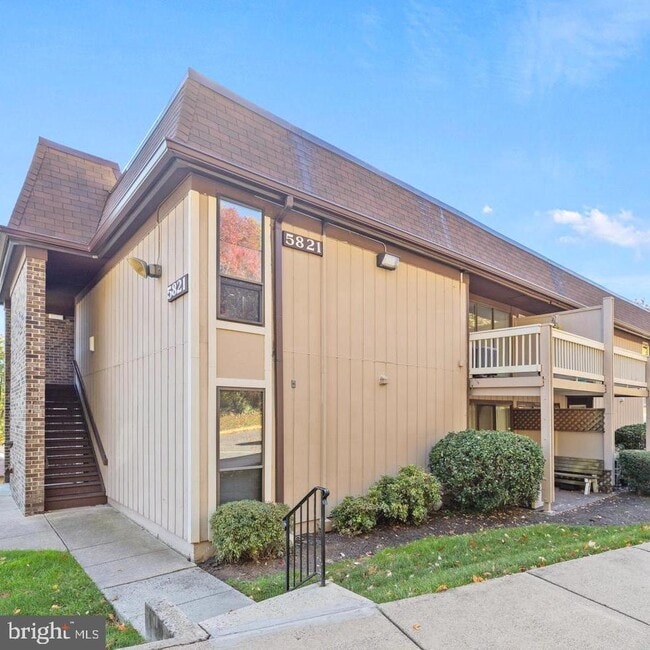 property at 5821 Royal Ridge Dr