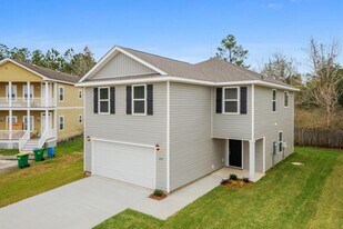 2113 Toulouse St in Ocean Springs, MS - Building Photo