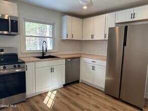 98 Willow St in Guilderland, NY - Building Photo - Building Photo