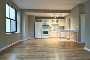 172 W Randolph St in Chicago, IL - Building Photo