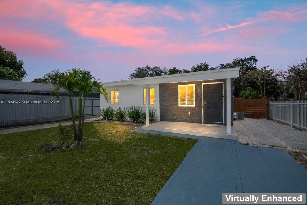 716 Burlington St in Opa Locka, FL - Building Photo