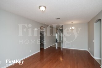 2298 Maeve Cir in West Melbourne, FL - Foto de edificio - Building Photo