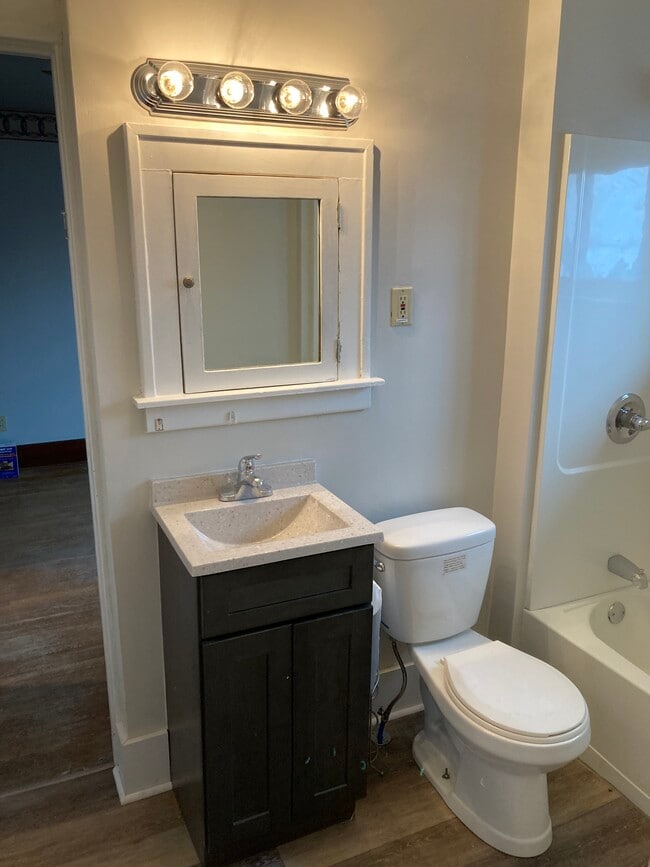 1335 W 24th St, Unit 2 in Erie, PA - Foto de edificio - Building Photo