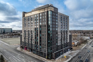 Gemini Tower in Ottawa, ON - Building Photo