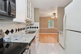 2398 Lawrenceville Hwy, Unit E in Decatur, GA - Building Photo - Building Photo