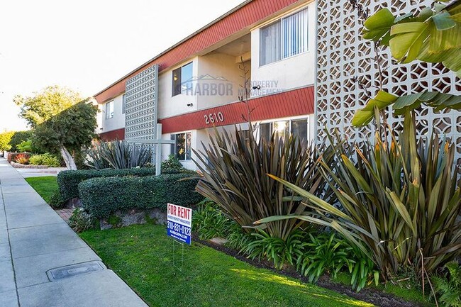 Carnegie Apartments in Redondo Beach, CA - Building Photo - Building Photo