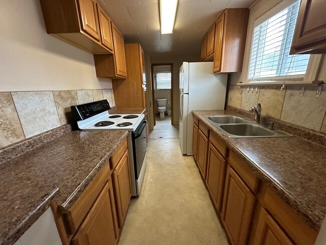 303 W Spruce St in Rawlins, WY - Building Photo - Building Photo