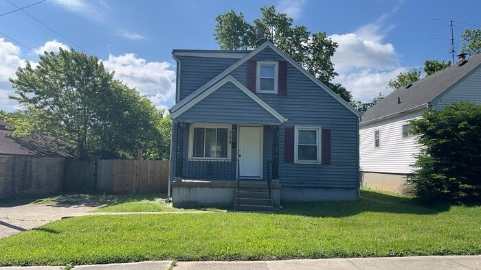 250 E Parkwood Dr in Dayton, OH - Building Photo