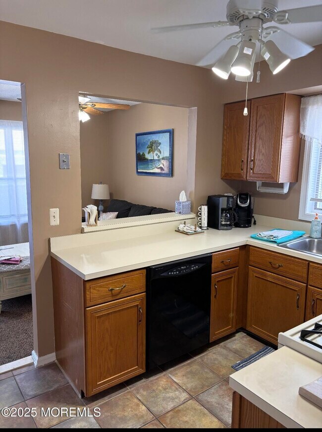 62-64-64 Sherman Ave in Seaside Heights, NJ - Building Photo - Building Photo
