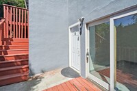 8132 Sterling Dr in Oakland, CA - Building Photo - Building Photo