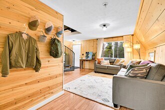 130 Deer Rd in Evergreen, CO - Foto de edificio - Building Photo