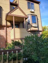 8 Oakwood Ave, Unit A 13 in Norwalk, CT - Building Photo