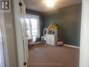 136 McArthur Crescent in Guelph, ON - Building Photo - Building Photo